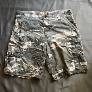 Lee Dungaree Camo Shorts